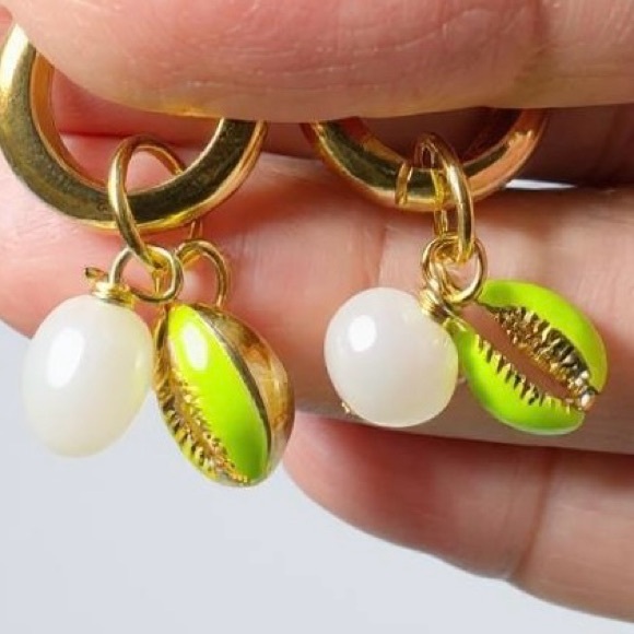 Mayamar Enamel Shell & Pearl Hoop Earrings NIB - Picture 3 of 4